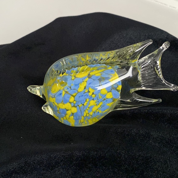 Hand blown glass accent pieces. - Picture 4 of 10